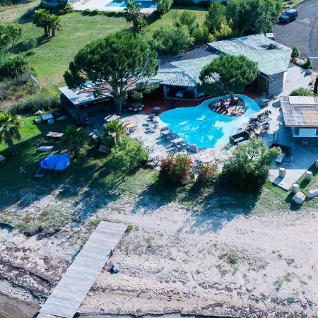 Ξενοδοχείο De La *